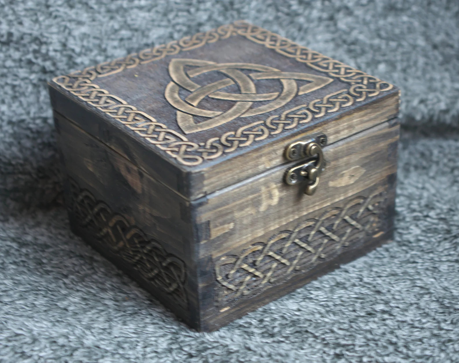 triquetra box
